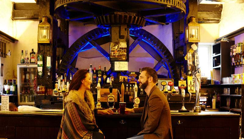 Couple-pub-800X457-2019.jpg (1)